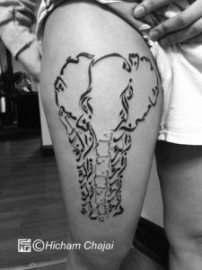 Elefante - Diseño de tatuaje árabe por Hicham Chajai con caligrafía árabe